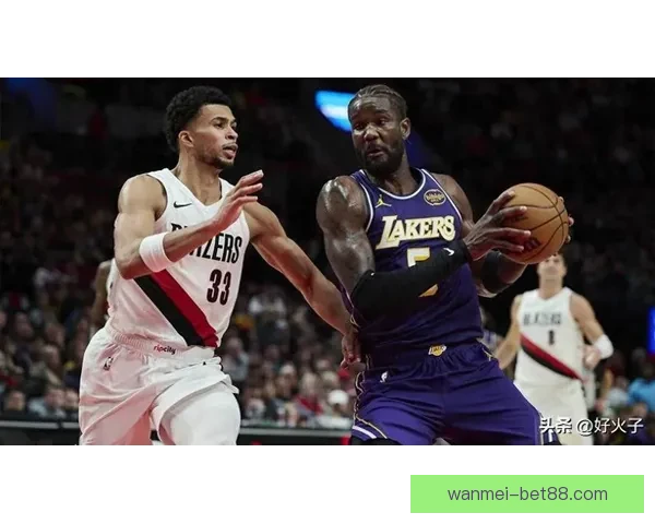 雷迪克称球队限制艾顿海斯三分詹姆斯表现依旧令人惊叹